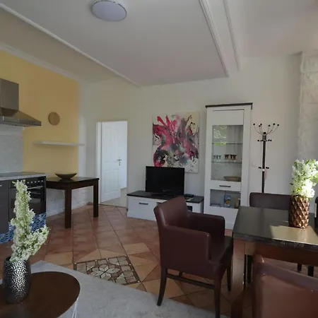 Apartment Am Schlosspark - App Foerde